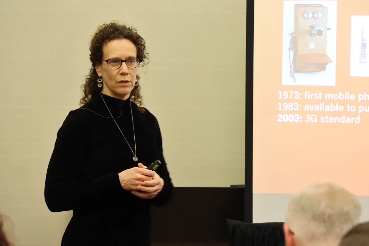 Esther Abels speaking at Executive War College 2024 session