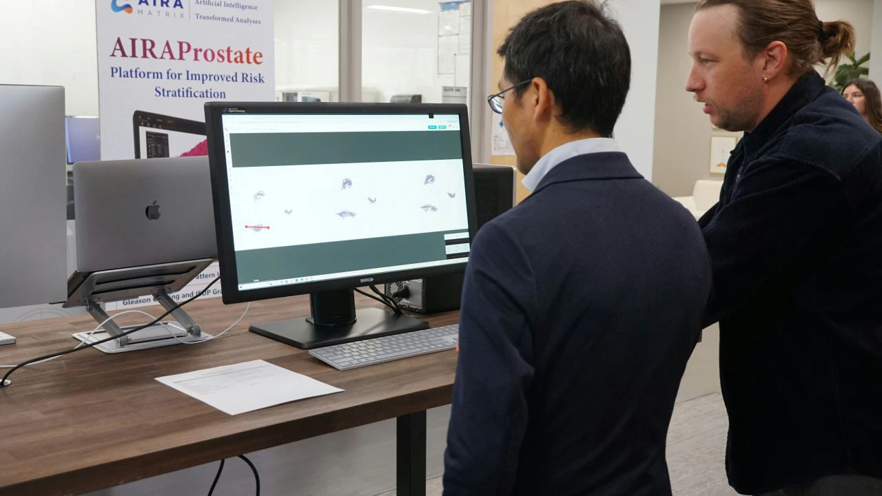 DDX Summit 25 with attendees at a computer screen